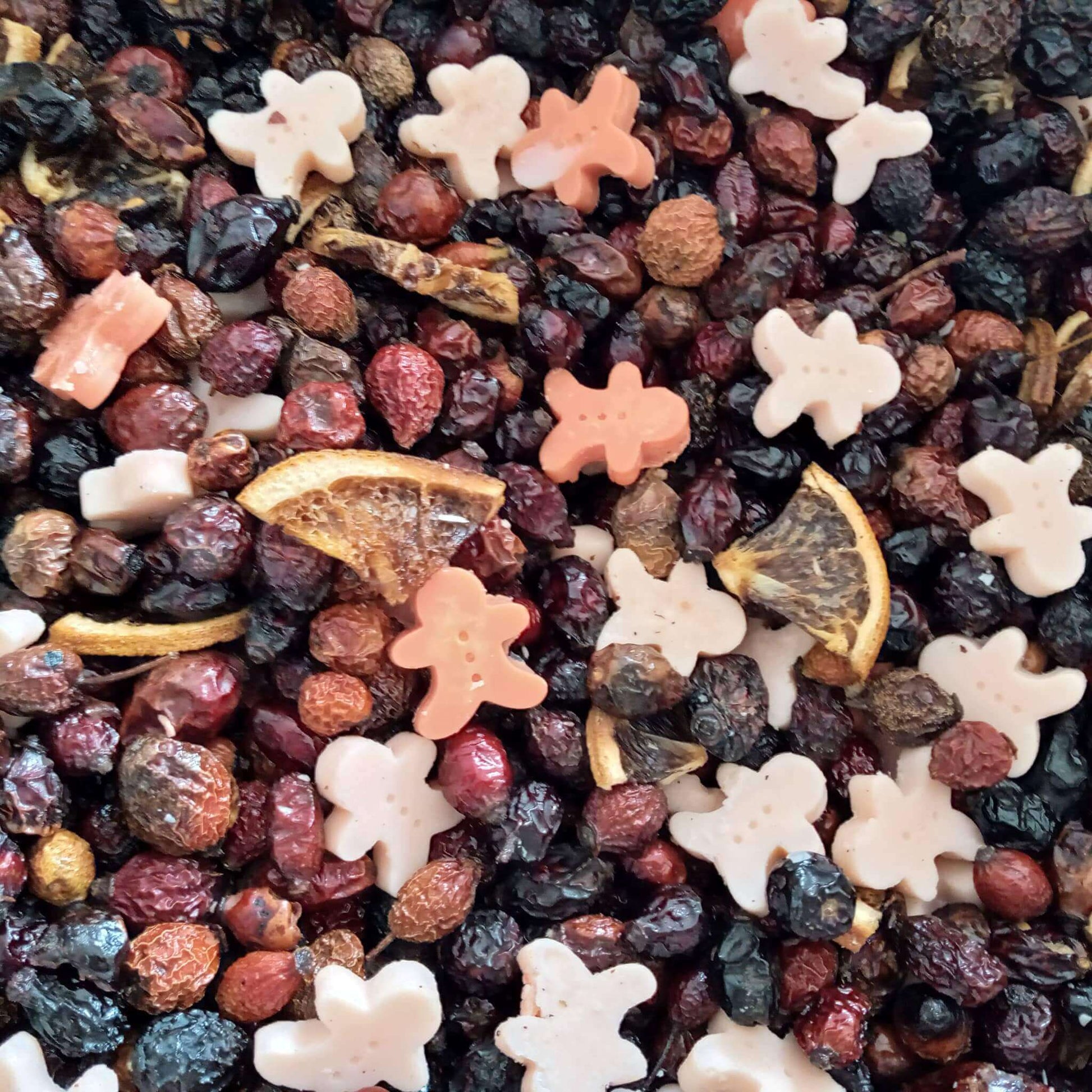 Our Gingerbread Natural Wildcraft Potpourri offers an authentic scent experience. Transform your spaces today!
