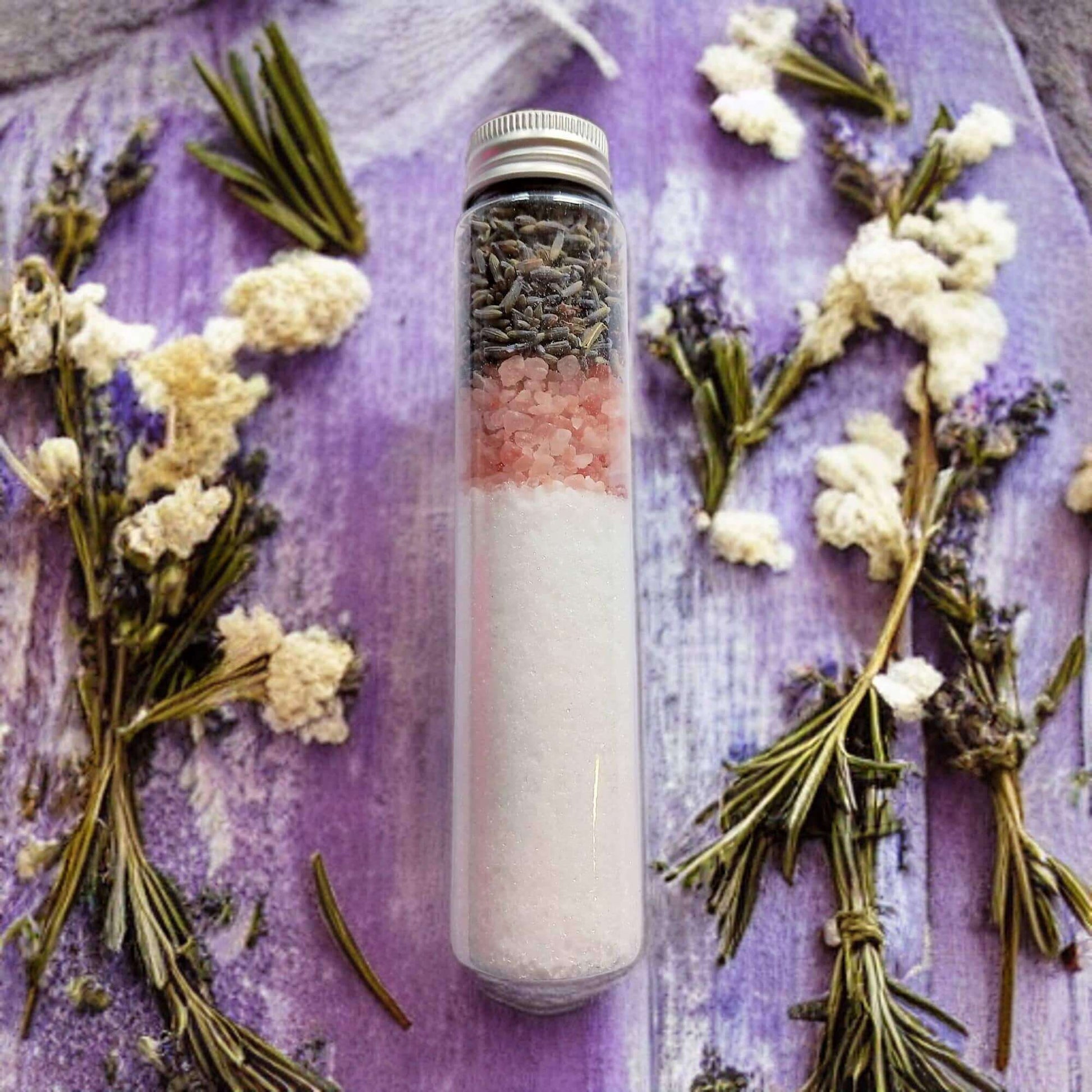 Experience the tranquil aroma of Hidcote lavender in our English botanical bath salt tube. Your spa-like escape awaits.